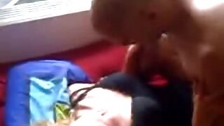 Пишна брюнетка з великою дупою отримує українське порно відео свою лису соковиту кицьку в оправі