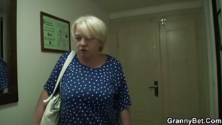 Світловолоса пастушка з відвислими цицьками Вероніка українське домашнє порно шалено скаче на масивних BBCS